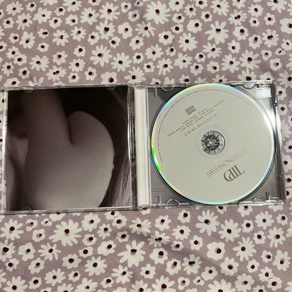 Signed ttpd cd Taylor swift - Picture 2 of 4
